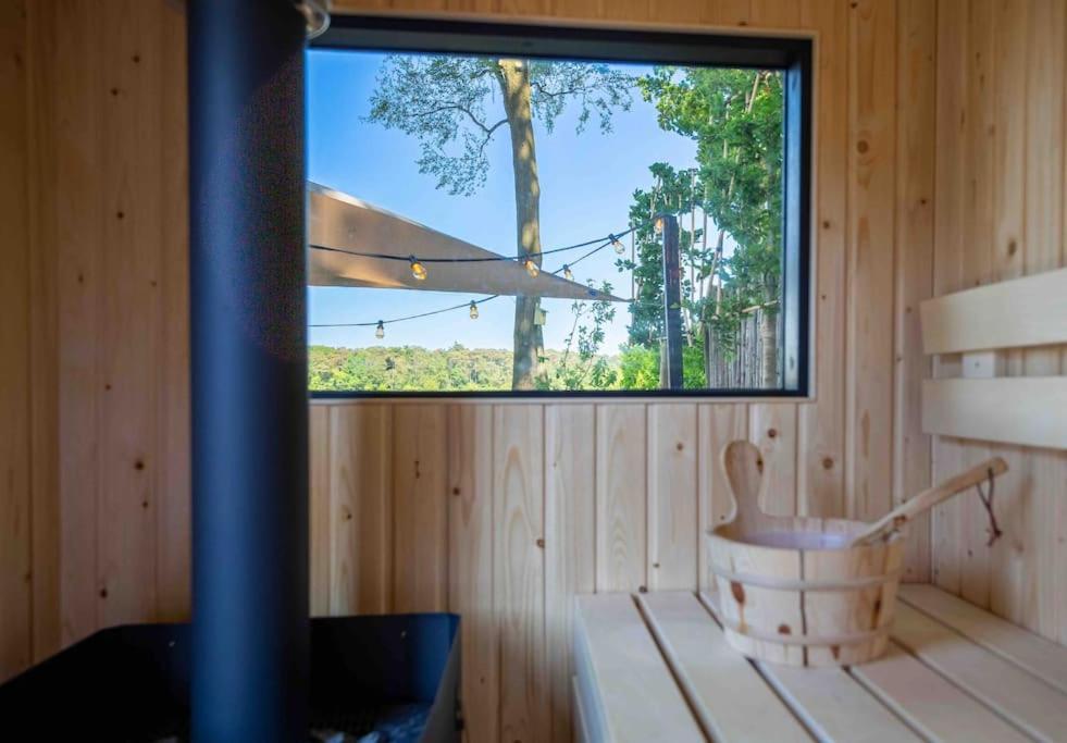 86, Bed & Outdoor Wellness - Sauna, Hottub, Icebath & Outdoor Shower Included! Oisterwijk Exterior photo